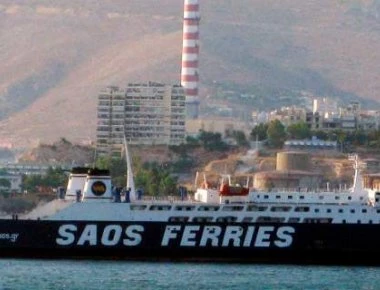 Συναγερμός: Πλοίο πλέει ακυβέρνητο στα ανοικτά του λιμανιού του Πειραιά
